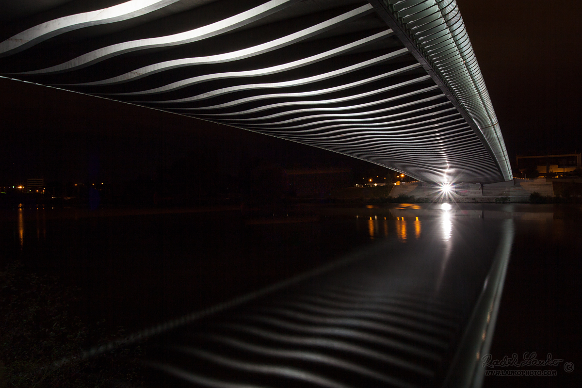 Trojský most v noci 4